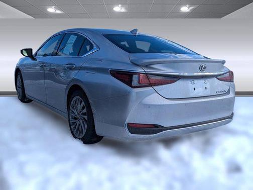 2025 Lexus ES 300h Luxury