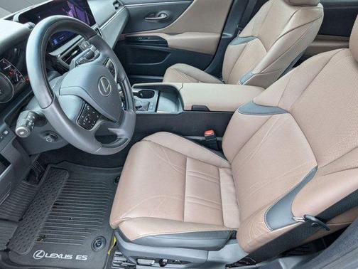 2025 Lexus ES 300h Luxury