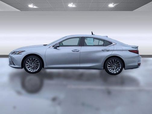 2025 Lexus ES 300h Luxury