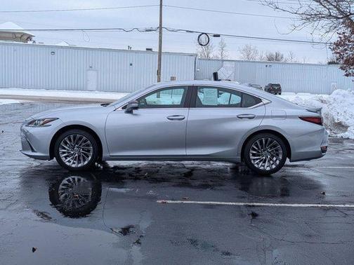 2025 Lexus ES 300h Luxury