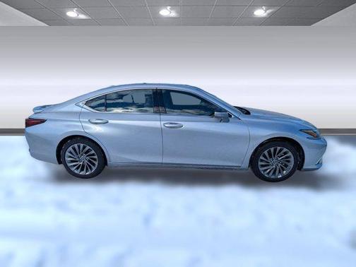 2025 Lexus ES 300h Luxury