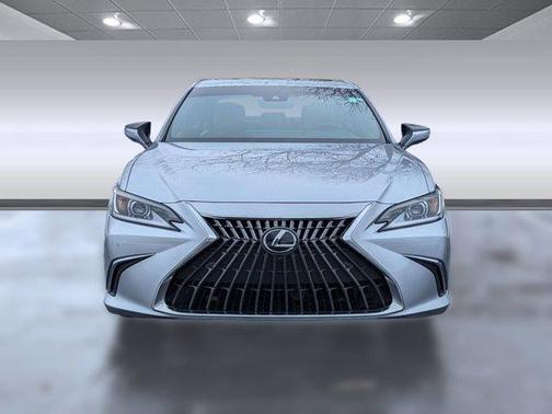 2025 Lexus ES 300h Luxury