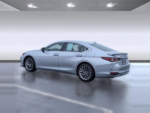 2025 Lexus ES 300h Luxury
