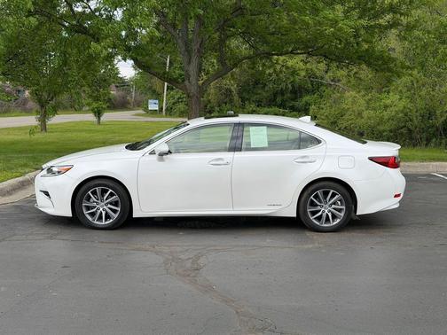 Eminent White Pearl 2016 Lexus ES 300h Base