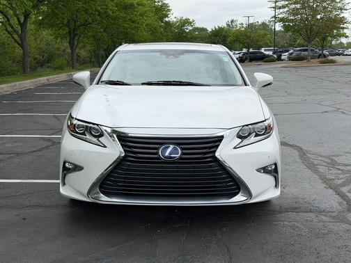 Eminent White Pearl 2016 Lexus ES 300h Base