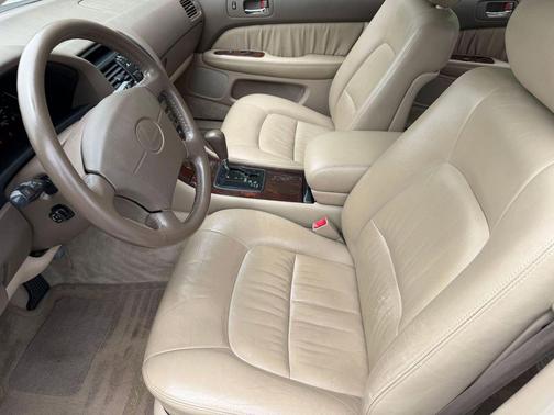 White 1995 Lexus LS 400 Base