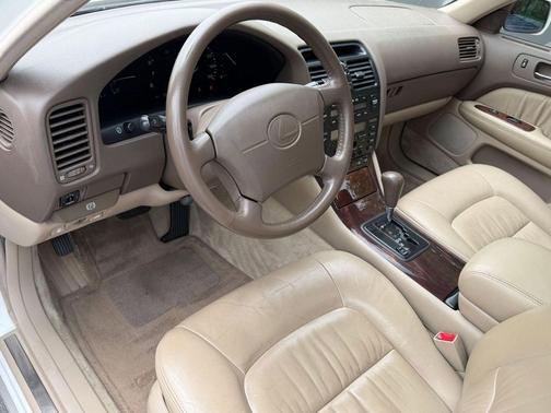 White 1995 Lexus LS 400 Base