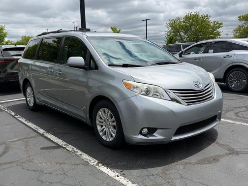 Silver Sky Metallic 2015 Toyota Sienna XLE