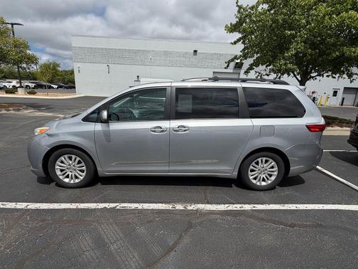 Silver Sky Metallic 2015 Toyota Sienna XLE