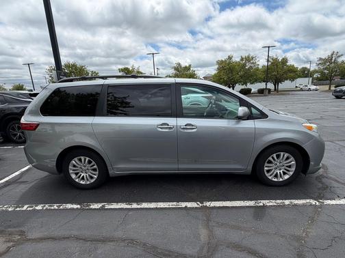 Silver Sky Metallic 2015 Toyota Sienna XLE