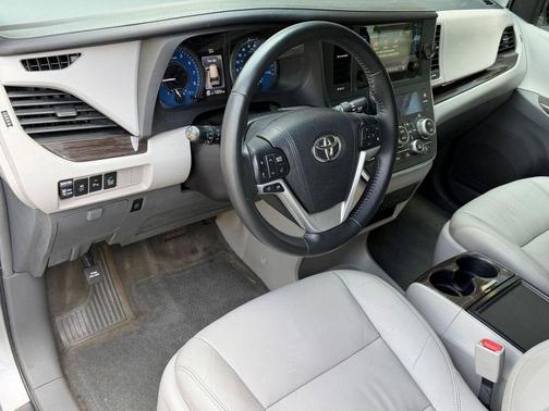 Silver Sky Metallic 2015 Toyota Sienna XLE