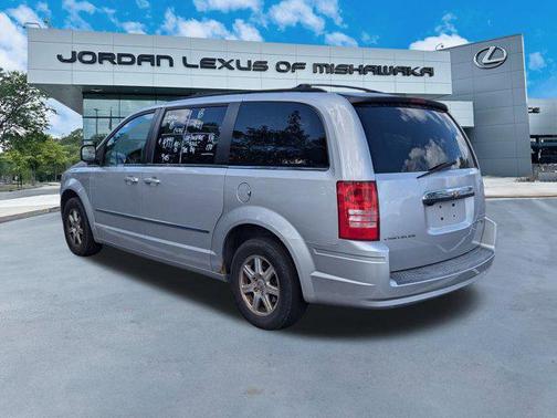 2009 Chrysler Town & Country Touring