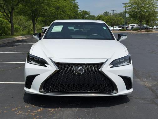 Ultra White 2023 Lexus ES 300h F SPORT Handling