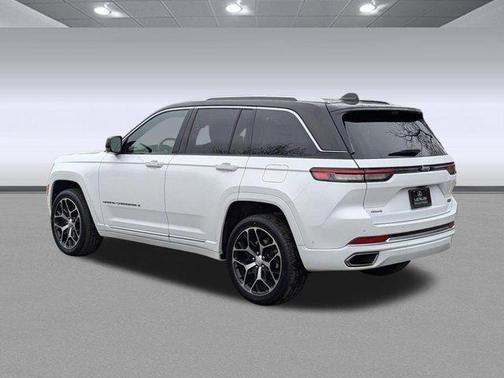 2022 Jeep Grand Cherokee Summit