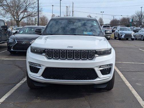 2022 Jeep Grand Cherokee Summit