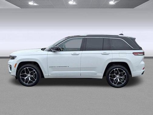 2022 Jeep Grand Cherokee Summit