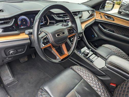 2022 Jeep Grand Cherokee Summit