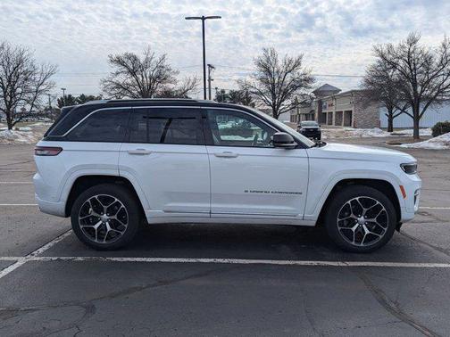 2022 Jeep Grand Cherokee Summit