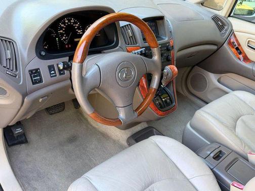 White 2002 Lexus RX 300 Base