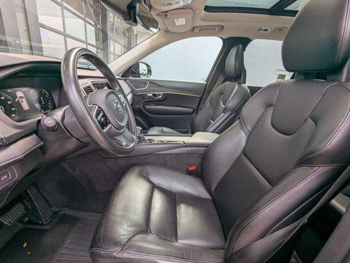 2020 Volvo XC90 T5 Momentum