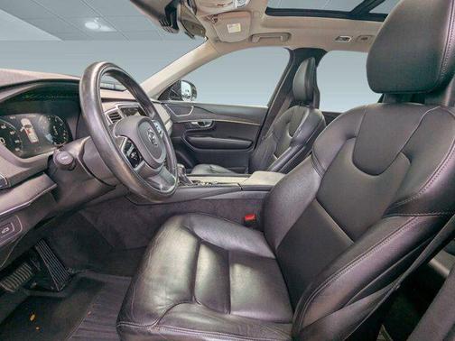2020 Volvo XC90 T5 Momentum
