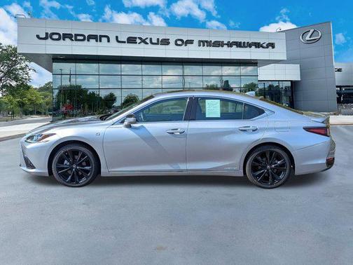 2022 Lexus ES 300h F SPORT