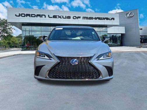 2022 Lexus ES 300h F SPORT