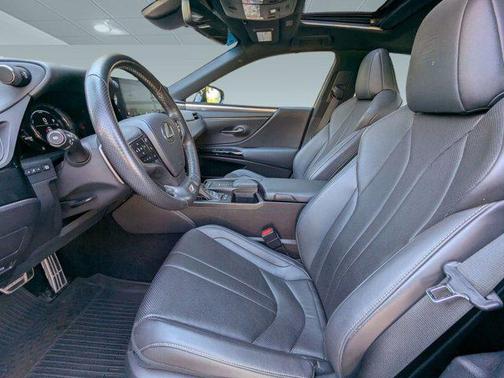 2022 Lexus ES 300h F SPORT