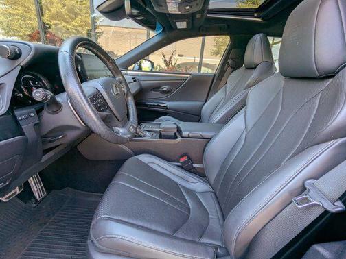 2022 Lexus ES 300h F SPORT