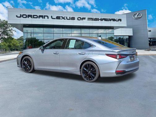 2022 Lexus ES 300h F SPORT