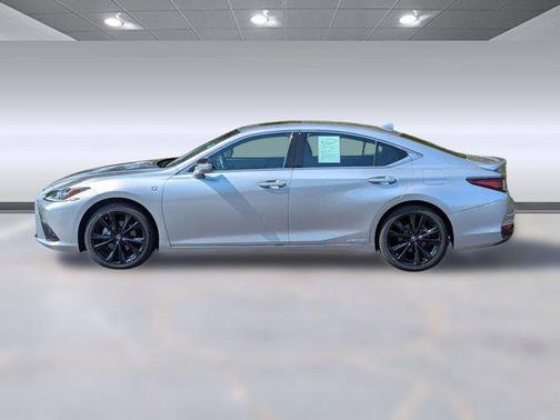 2022 Lexus ES 300h F SPORT