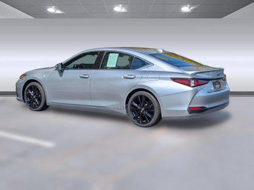 2022 Lexus ES 300h F SPORT