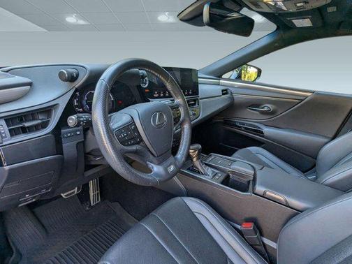 2022 Lexus ES 300h F SPORT