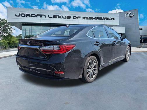 2016 Lexus ES 300h Base