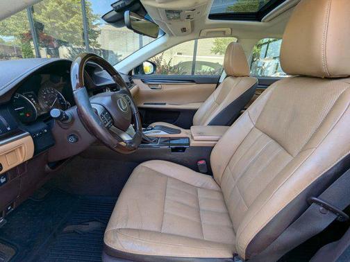 2016 Lexus ES 300h Base