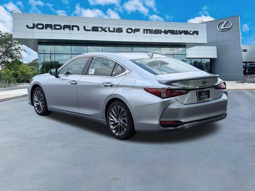 2025 Lexus ES 300h Luxury