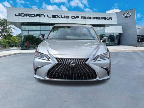 2025 Lexus ES 300h Luxury