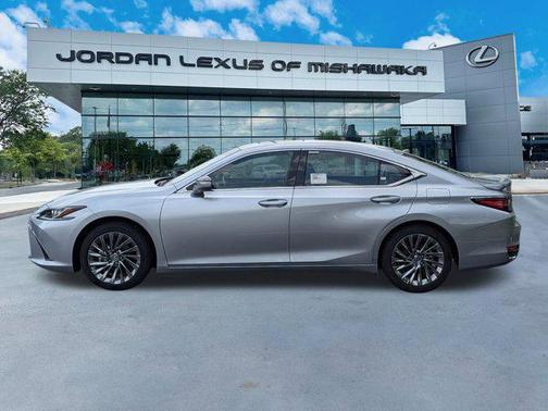 2025 Lexus ES 300h Luxury