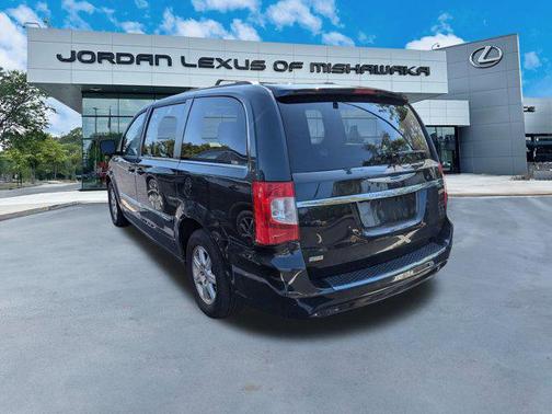 2012 Chrysler Town & Country Touring