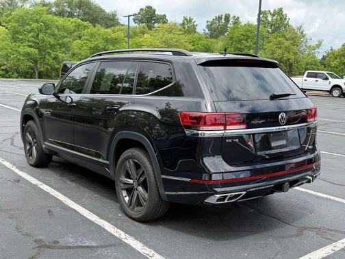 Deep Black Pearl 2021 Volkswagen Atlas 3.6L SE w/Technology