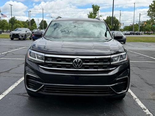 Deep Black Pearl 2021 Volkswagen Atlas 3.6L SE w/Technology