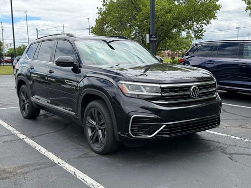 Deep Black Pearl 2021 Volkswagen Atlas 3.6L SE w/Technology