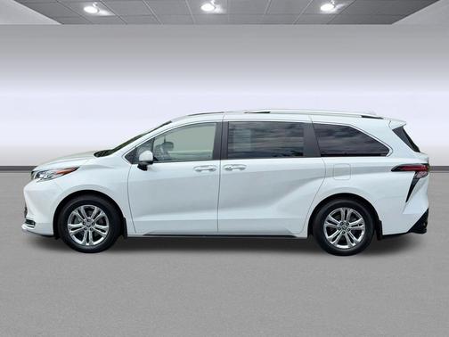 Wind Chill Pearl 2023 Toyota Sienna Platinum