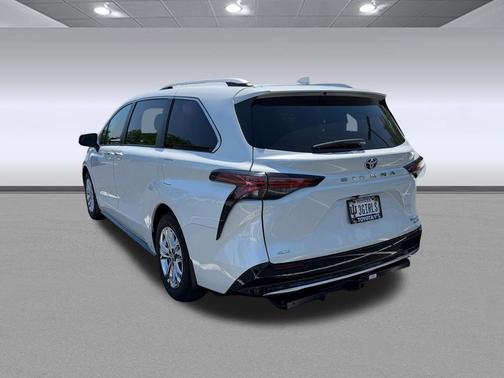 Wind Chill Pearl 2023 Toyota Sienna Platinum