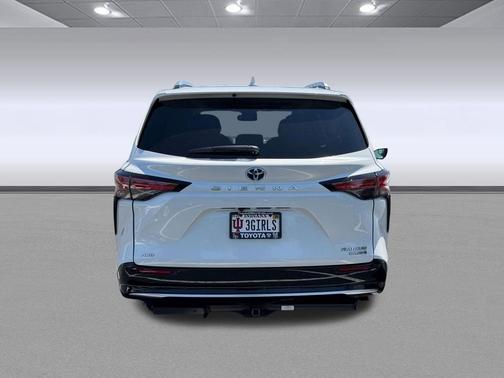 Wind Chill Pearl 2023 Toyota Sienna Platinum