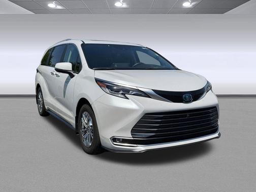Wind Chill Pearl 2023 Toyota Sienna Platinum