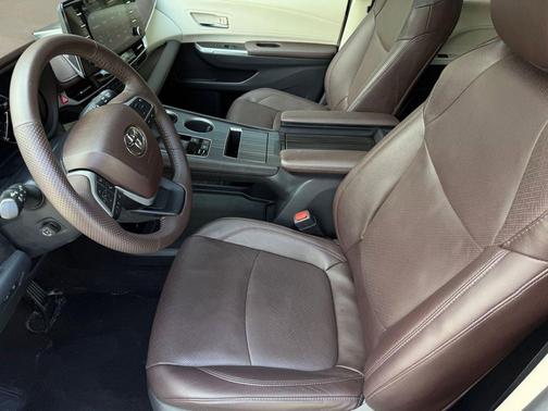 Wind Chill Pearl 2023 Toyota Sienna Platinum