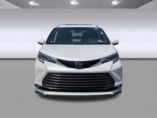 Wind Chill Pearl 2023 Toyota Sienna Platinum