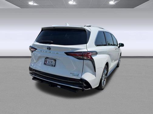 Wind Chill Pearl 2023 Toyota Sienna Platinum