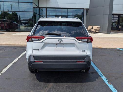 2022 Toyota RAV4 XLE